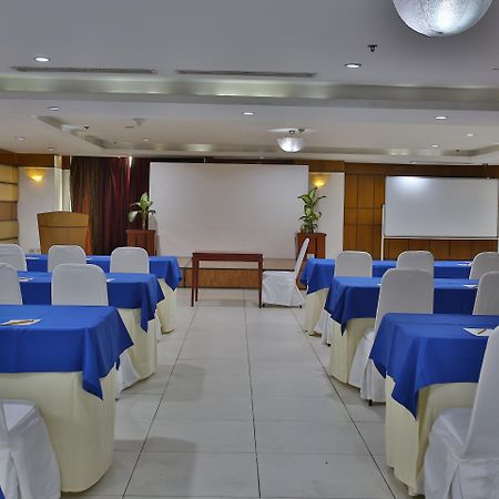 Crown Regency Hotel & Towers Cebu Stadt Exterior foto
