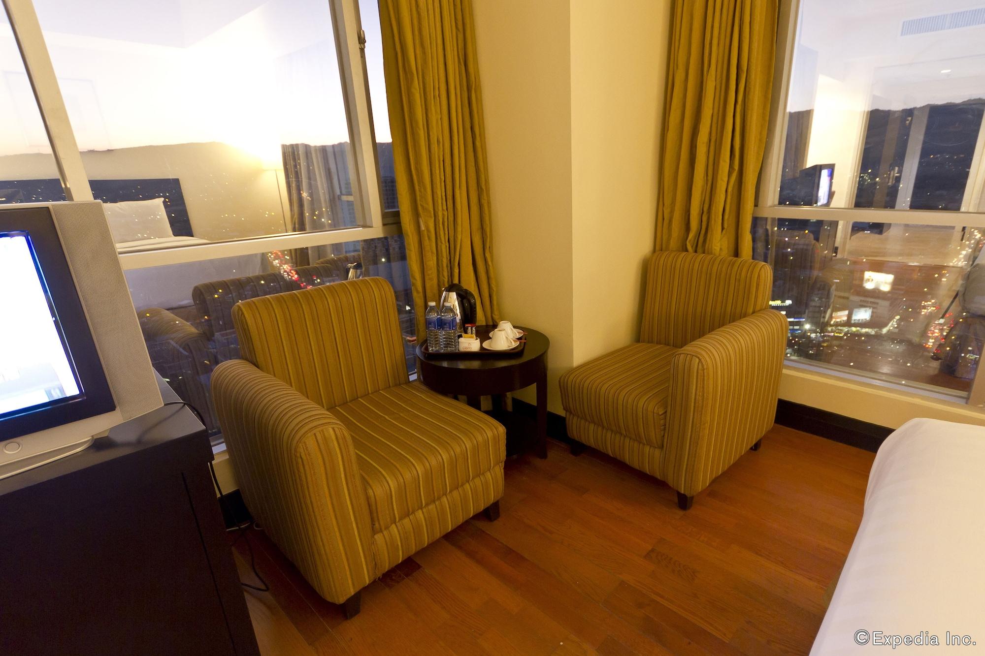 Crown Regency Hotel & Towers Cebu Stadt Exterior foto