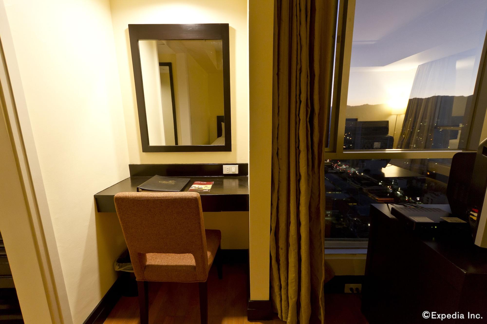 Crown Regency Hotel & Towers Cebu Stadt Exterior foto