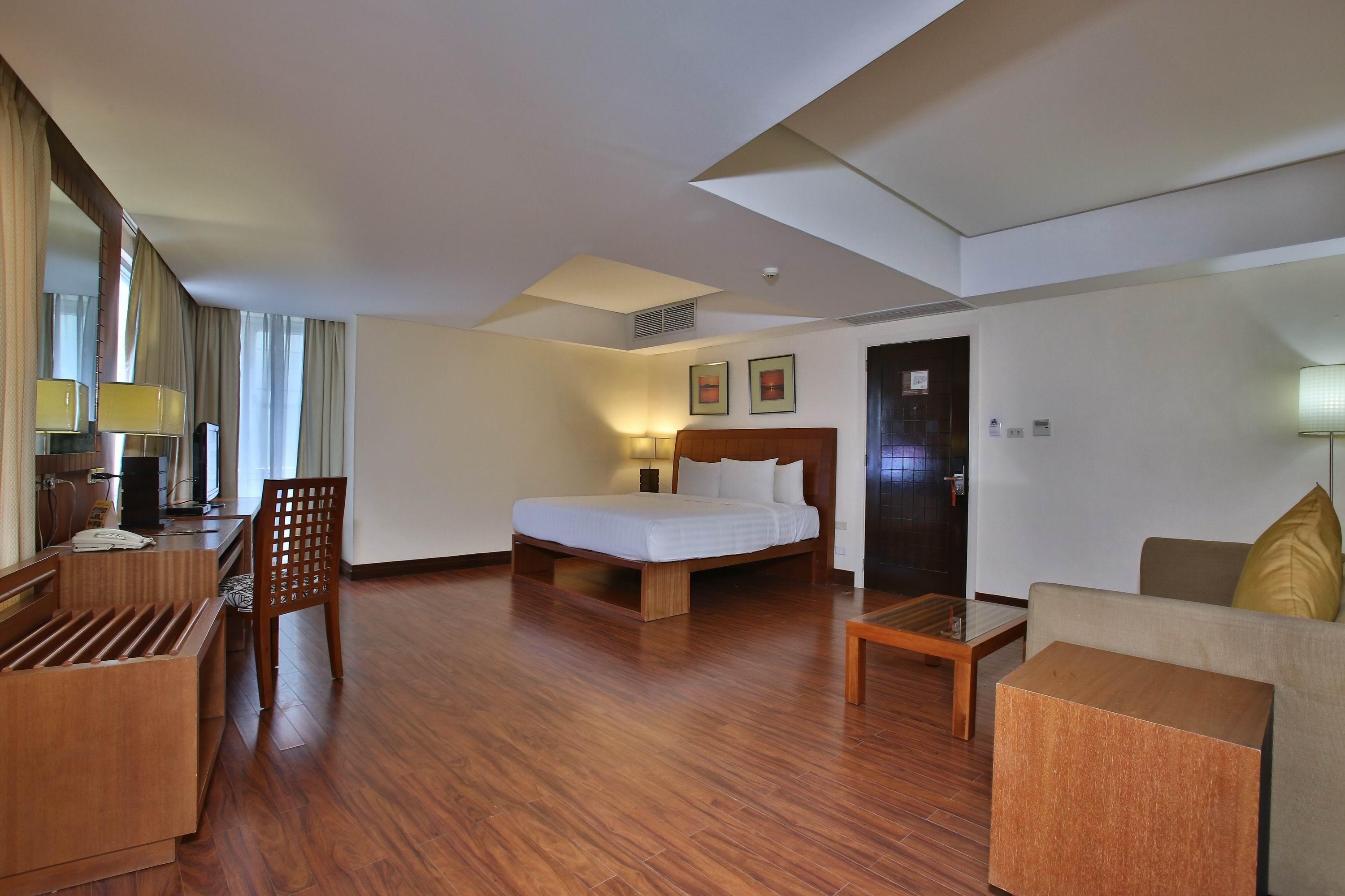 Crown Regency Hotel & Towers Cebu Stadt Exterior foto