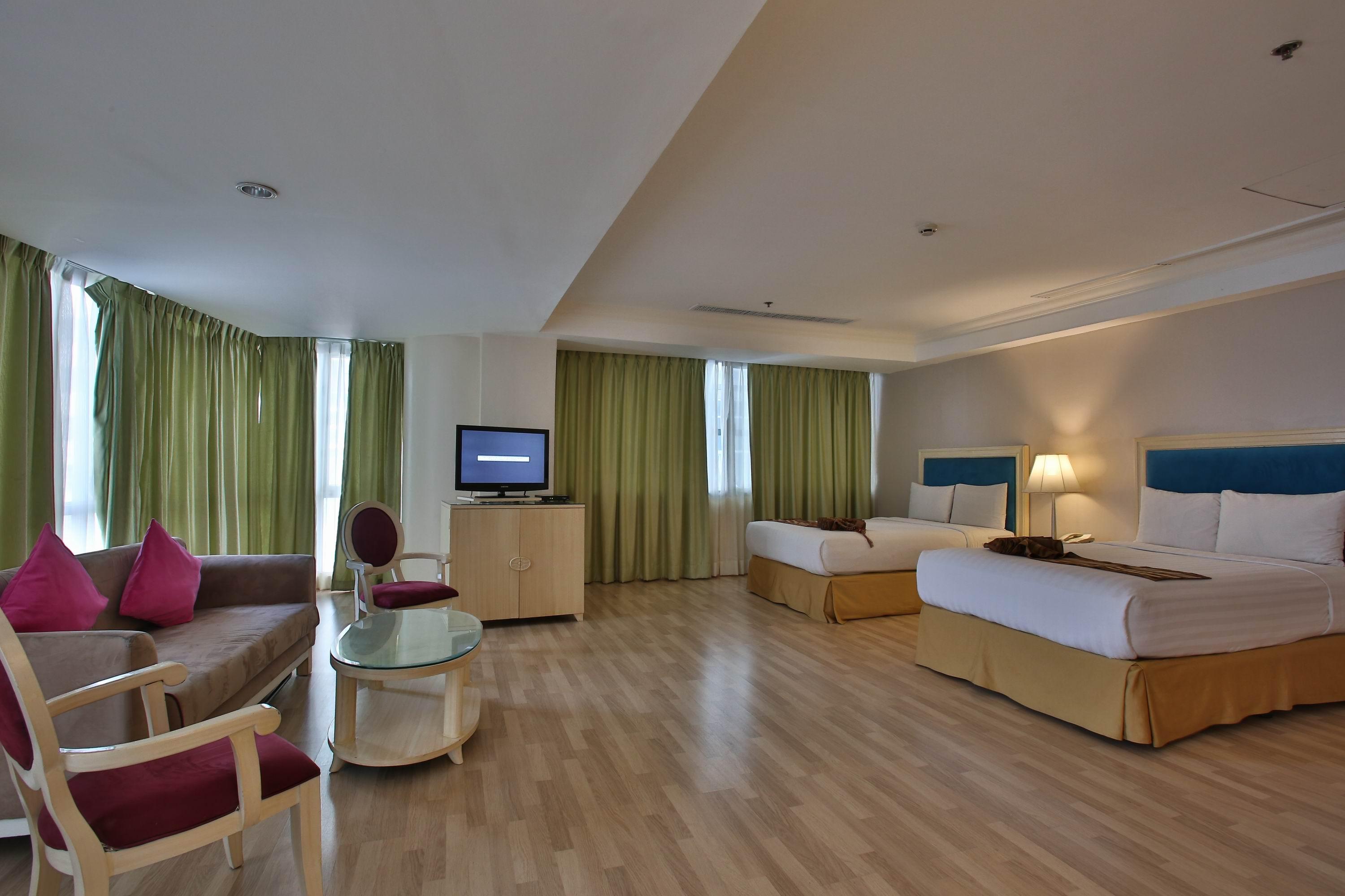 Crown Regency Hotel & Towers Cebu Stadt Exterior foto