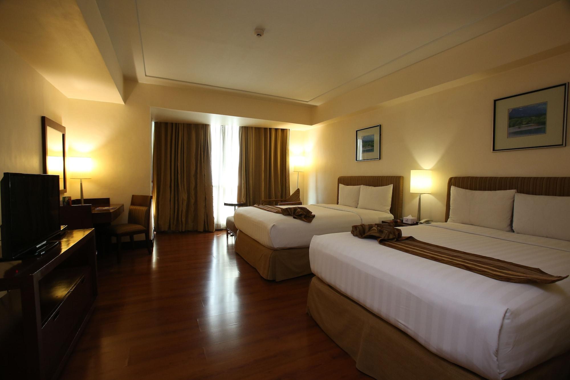 Crown Regency Hotel & Towers Cebu Stadt Exterior foto