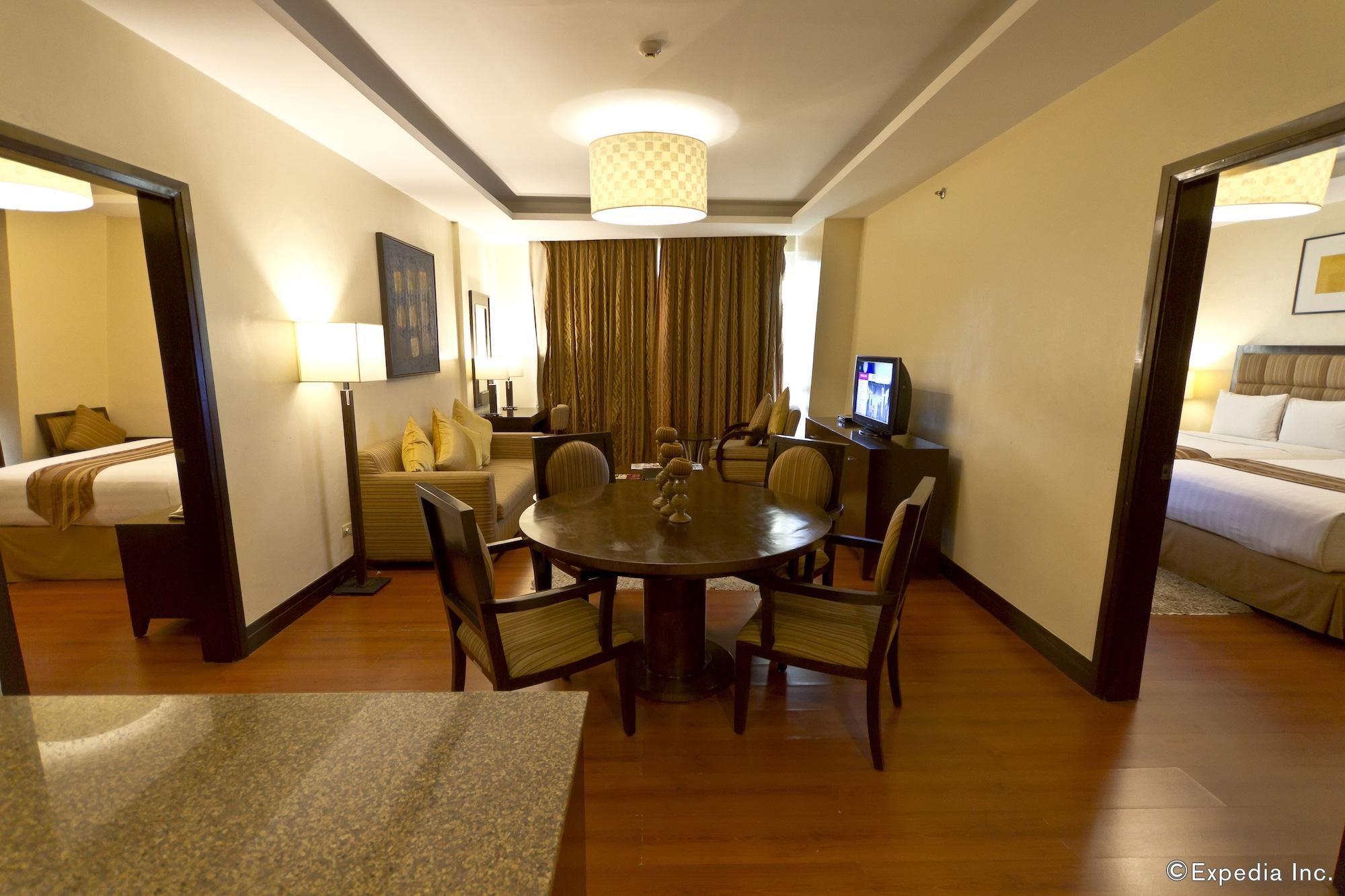 Crown Regency Hotel & Towers Cebu Stadt Exterior foto