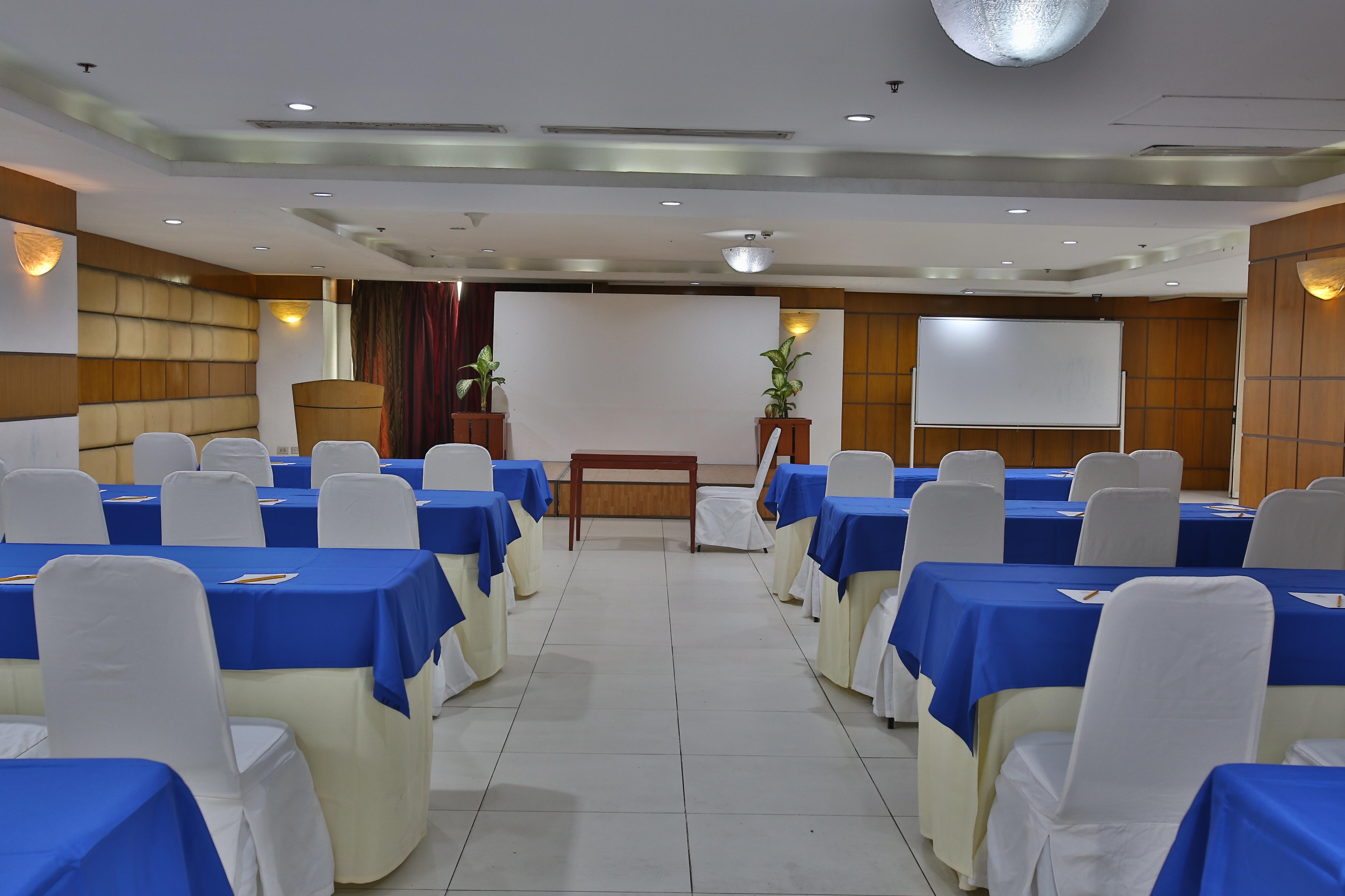Crown Regency Hotel & Towers Cebu Stadt Exterior foto