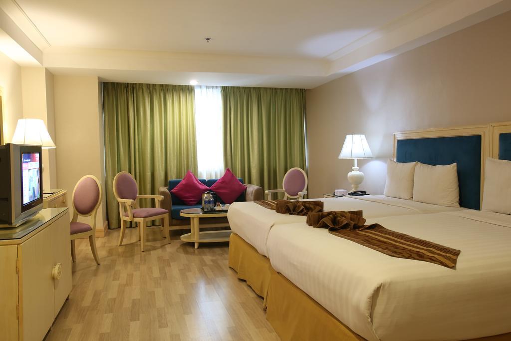 Crown Regency Hotel & Towers Cebu Stadt Exterior foto