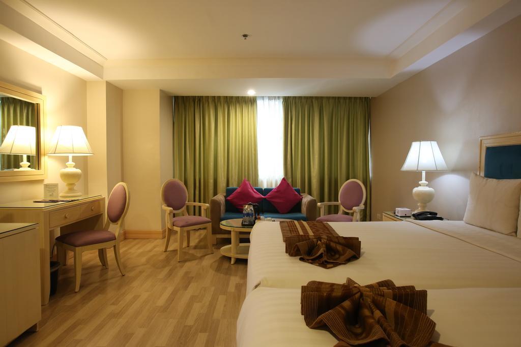 Crown Regency Hotel & Towers Cebu Stadt Exterior foto